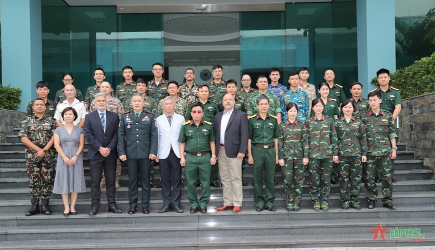 /UploadStore/admin/240513 Khai mac khoa huan luyen si quan tham muu GPOI/04.jpg